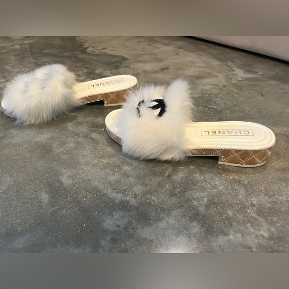 Authentic Chanel fur slides - Picture 3 of 9